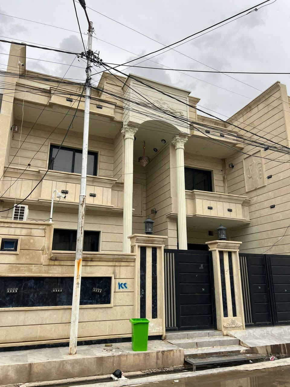 عروض مكتب انوار الخير
دار للبييع حي الملاين الولى
قرب معمل الخشاب
مساحه ٢٠٠ متر
طابقيين ط١ استقبال ومطبخ وهول وغرفتين نوم وصحيات 
ط٢   ٤ غرف نوم وهول وصحيات 
ويا الثاث
وبيتونه  شارع ١٥ م خدمات كامله
زراعي نموذج ٢٥ حق تصرف
اي استفسار  اتصلو على ارقام الهاتف او  وتساب
***********
***********
