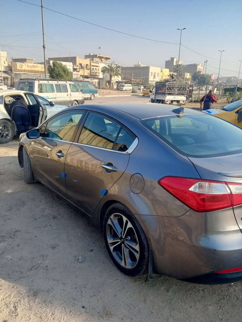 سلام عليكم فورتي17امريكي سيارة جاهزه داخل جلد نضيفه ميحتاجلها ولافلس السعر.118ورقه    العنوان بغداد ***********
