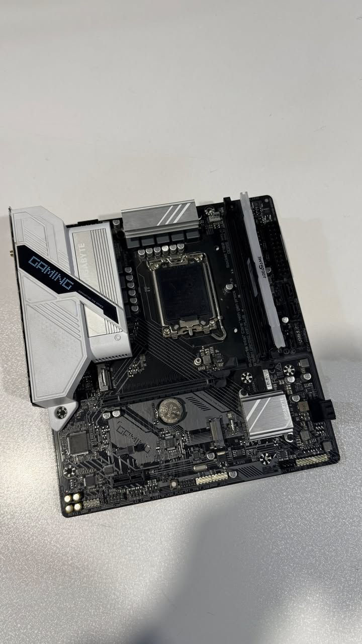 كرت شاشة RTX 3070 8GB زوتاك 425 الف
بورد B760M plus wifi وياه رام 16GB D5 ب 325 الف
بورد Msi B760M ب 125 الف
رامات كورسير 180 الف 2x16 مجموع 32GB
رامات T force ابيض RGB 2x16 مجموع 32GB ب 225 الف
مكاني بغداد / توصيل متوفر 
***********
