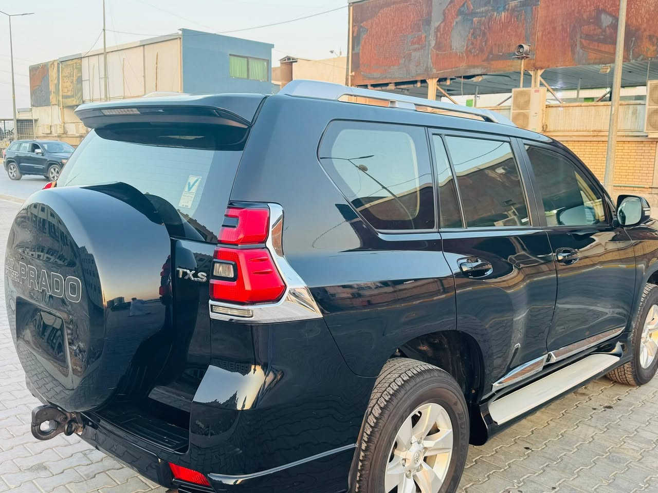 السلام عليكم من رخصة لادمن برادو موديل ٢٠١٩ مكفوله فقط بارد بصيط سونار موجود فول مواصفاتTXS رقم اربيل نكليزي بسمي ماشيه ١٠٠ على وضع الشركة محرك 6سلندر السعر 380$ وبيهة مجال.    ***********
