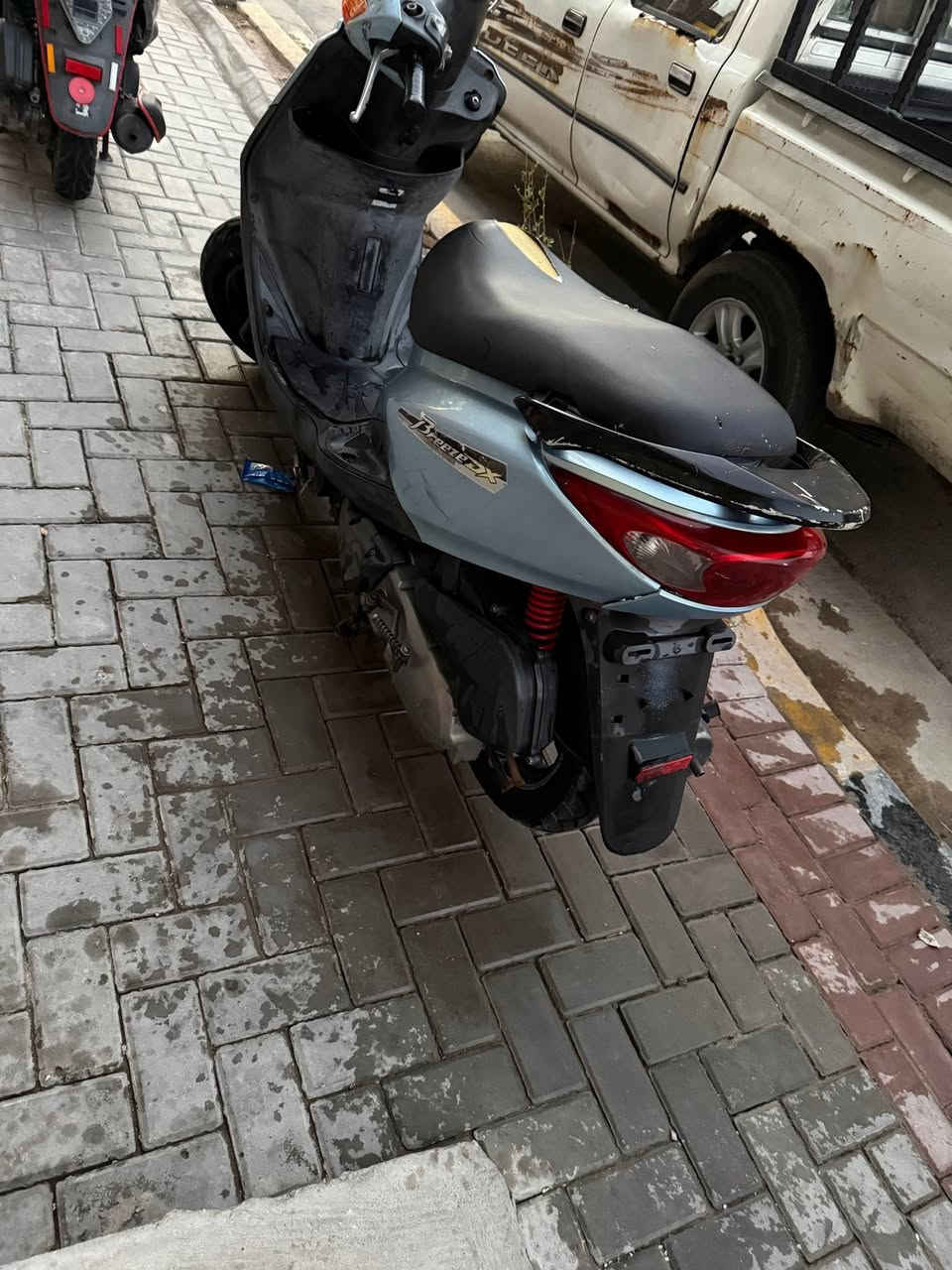 سلام عليكم دراجة بريز للبيع 
مجفتة بس ولفات بس امانة الله ادوات التجفيت كلة اصلي شديت دراجة حلوة ونضيفة سعرهه 550 وبيهه مجال بسيط عنواني بغداد مدينة الصدر *********** للاستفسار
