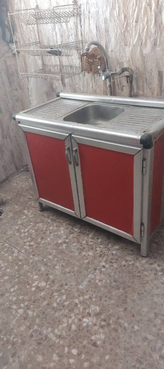 سلام عليكم كاونتر ٣قطع   قطعتين متر ونص + سنك متر   وجهاز كهربائي ويا سعر ٢٥٠ وبي مجال استفسار***********
