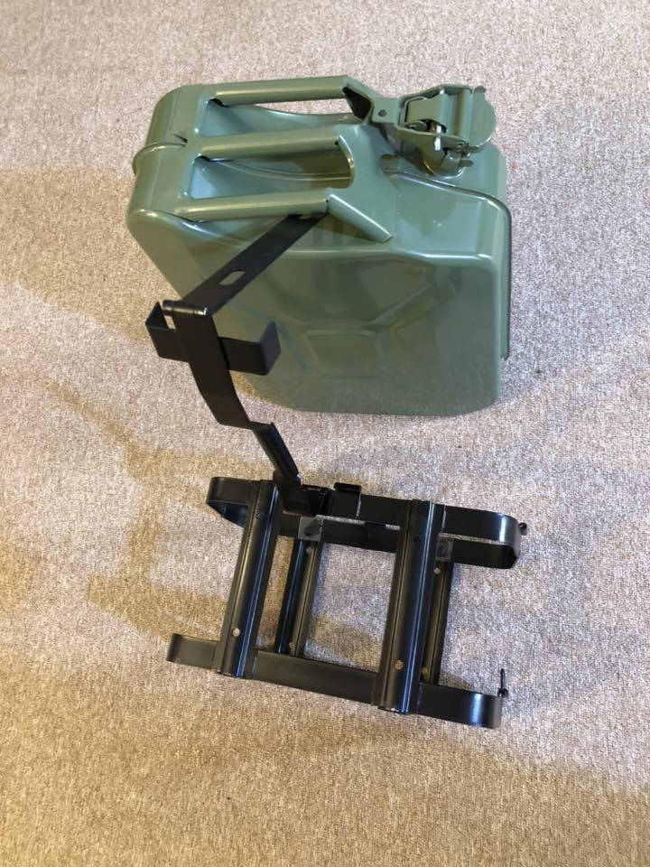 تانكي متعدد الاستخدامات سعة ٢٠ لتر  مع قاعدة الخاصه بي وستاند فتح وشد .. جديد وليس مستخدم يرهم لجميع سيارات الدفع الرباعي وسيارات الصيد : اخوان التانكي معروف سعره بالسوق ومامستخدمه ولاشاده ع سياره اشتريته وبعت السياره وماشديته… 
السعر ٥٠ الف وعامل عليه قبل لاتشتري باي مكان 
مكاني كربلاء ماعندي توصيل اللي يريده موجود وهذا رقمي *********** مامتواجد بالفيس
