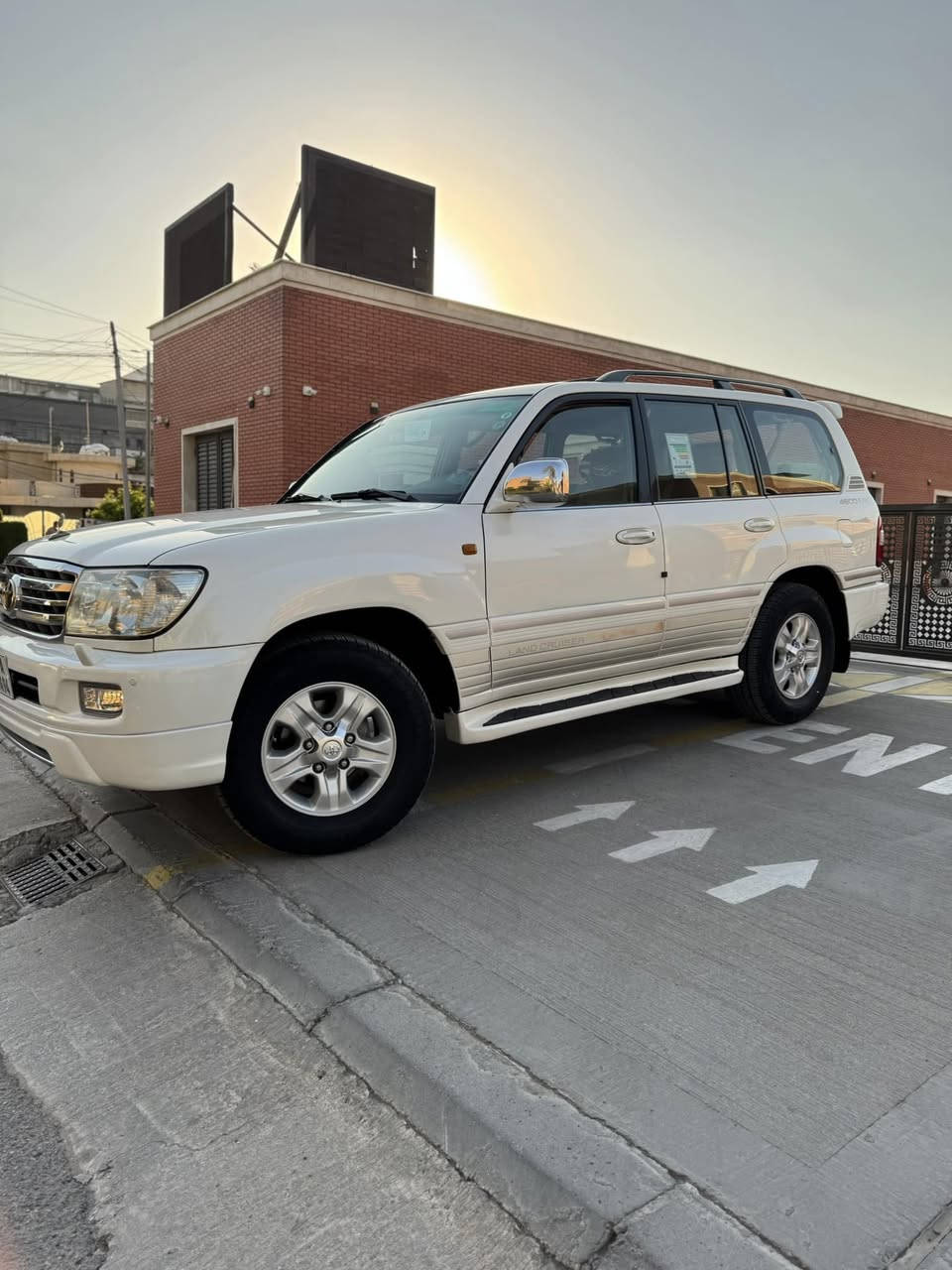 السلام عليكم لاندكروز 2007 GXR LlMTED
خليجي بريم أصل فول 1/1 استخدام شخصي من الوكاله 
مكينه كير كفاله عامه وضع الشركه ماشيه 170 حقيقي ع 
صبغ بابتين ع كد شخط فقط بدون دواخل بدون فتح
فحص محرك 4500 دبل تانكي 
فتحه كشن كهرباء 7 راكب
 فور ويل دفلوك
داخل صاج زراك لايت
أريل كهرباء هوك خلفي بلادي
ثلاجه 3 قطع تبريد مرايه داخليه ليزريه
بغداد الرصافه 
***********
