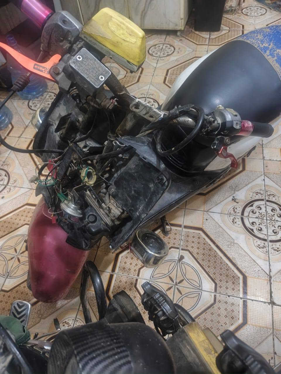 بوليس للبيع مثل ماموضح بصوره راسليني وفهمك تفاصيل اكثر سعر 250وبيه مجال عنوان محموديه رقم ***********
