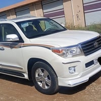 لاندكروزر • ٢٠١٥ • ١٧٠٠٠٠ كم