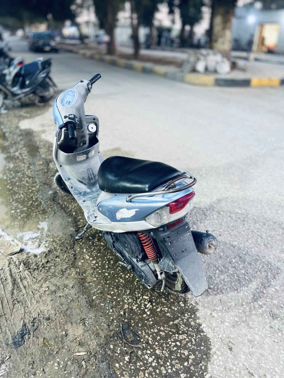 سلام عليكم … دراجة ماكس منغولي للبيع الدراجة نضيفه دراجة كاملة مابيها نقص للأستسفار ***********
