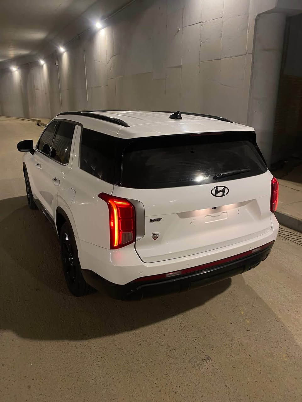 سلام عليكم 
بلاسايد 2023 XRT بلاك ادشن
فول مواصفات 
فتحه 
ترحيب ابواب +داخليه
جنطه كهرباء 
شفتات استيرن 
رادارات خلفيه +اماميه +جانبيه
لدات امامي خلفي
كشنات كهرباء 
كشنات هيتر 
كشنات منفصل Vip 
تبريد خلفي منصل 
مكينه 3800 
السياره جاهزه لااخير  حادثها قبق جنطه مبدل اصلي وكاله والبنيد والجاملغ الخلفي ربعه صبغ اثر طخت ستوته كما موضح بصور عارضها ب285 وبيه مجال تجي تكلبها وتشلع عيوني *********** النجف, العراق
