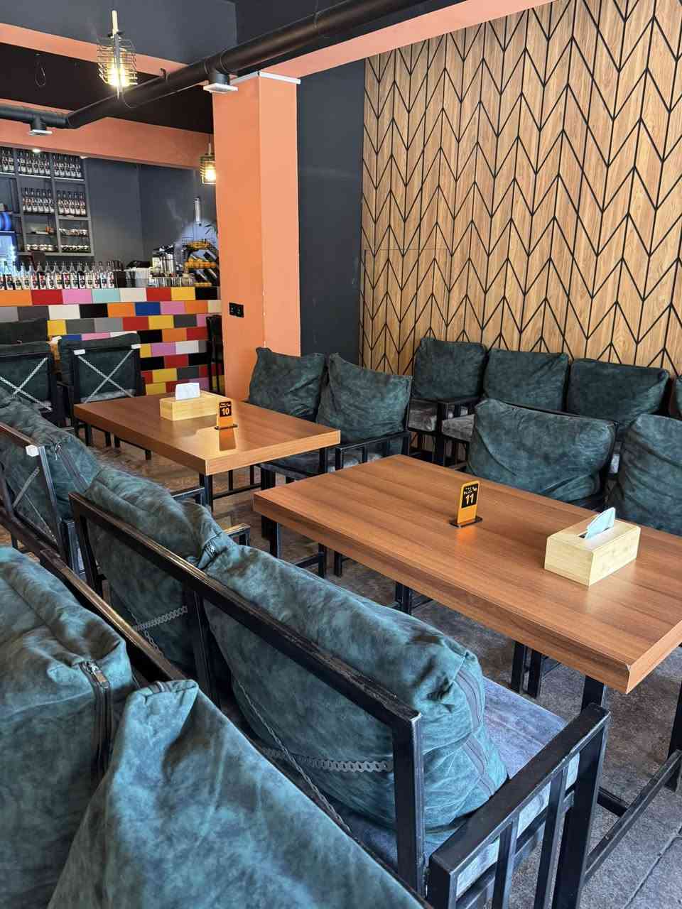 السلام عليكم 
غير متواجد على الفيس بوك                                        
 وتساب فقط لطفاً 
***********
 مكاني بغداد / الحرية دور نواب الضباط مدخل مستشفى الشرق الأوسط 

جلسات عدد / 15 جلسة مع ميز نضيفات اسخدام 8 اشهر 

كرسي نفرين عدد /1 وكرسي فردي عدد /2 لكل جلسة 

لطفاً وليس امراً بيع كامل 15 جلسه بدون فردي
