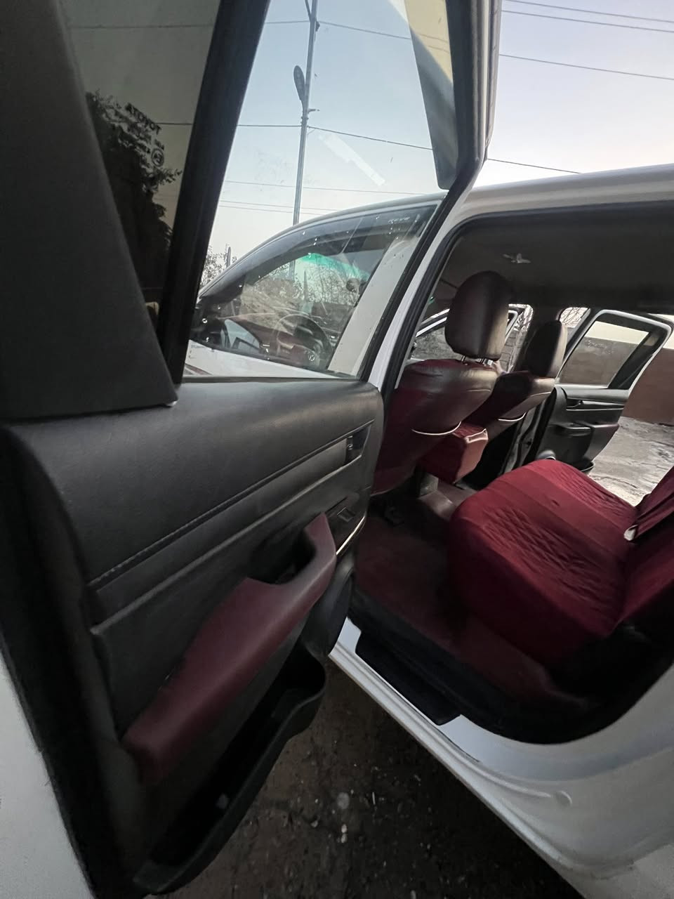 السلام عليكم من رخصه مدير الكروب المحترم سياره مرزي هايلوكس موديل 2019 الخط مالها مال 22 سياره رقم اربيل سياره جاهزه  كير عادي بيهاا شبرين بارد باب السائق وبيها شبرين بارد يم الجاملق الايمن السنويه 2028 موقعها صلاح الدين بيجي رقم التليفون *********** ابو علي ***********+السياره مشدودله منضومت غاز
