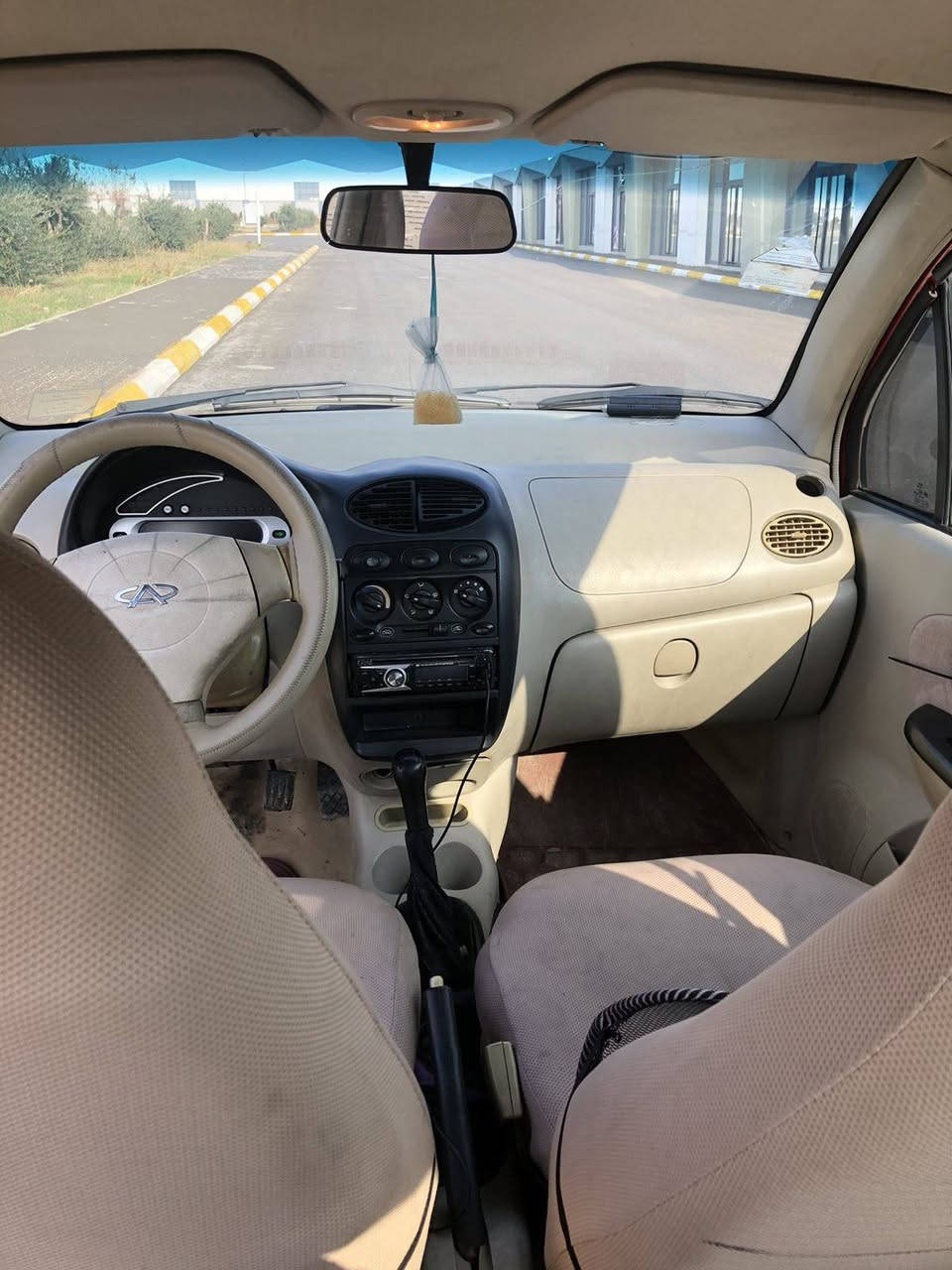 شیری مۆدیل2012 گێڕ عادی سنەوی پلاستیک دەعمو بۆیاخی نیە ته برید ساردوو گەرم عیشە دەکات هیج مەسروفی تیانیە هەموگیانی لەسر دەقەی شەریکە ماوە کارابای کامل مەزبوتە جوارتایەو ویلی لۆکی لەسرە هەموگیانی بەشەرت ئەفرۆشم ماڵی دۆستە سیارە کە زۆرزۆر پاکوخاوێنە سعری 26وەرەقە ژم***********؟؟؟*********** شێون سلێمانی
