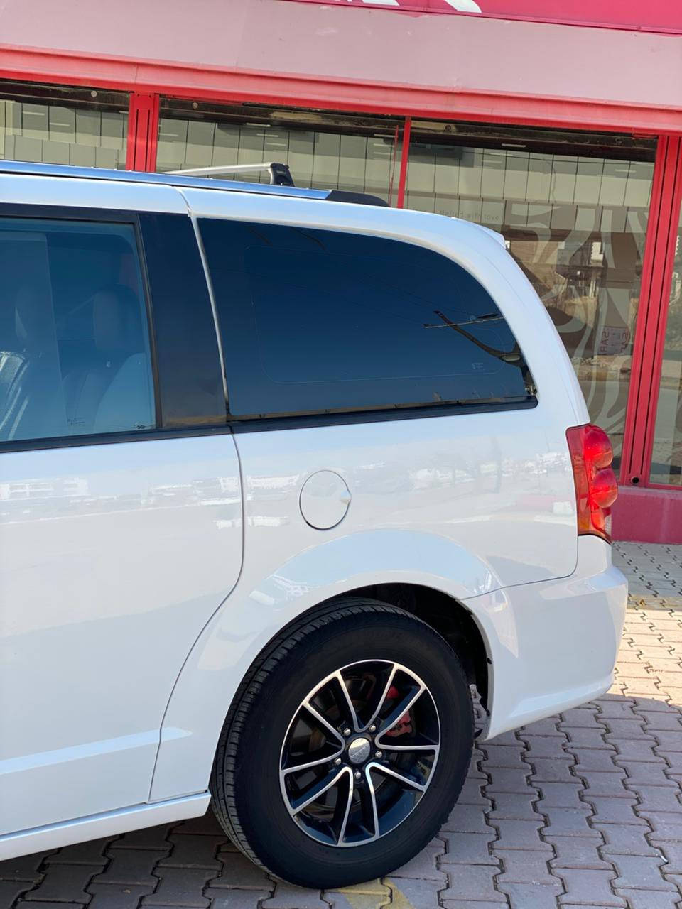 دوج كرفان موديل 2018
مواصفات GT PLUS
بدون حادث كلين تايتل 
كشنات امامي خلفي تدفئة 
ماشي 93 ميل 
السيارة بدون نقص حدادية تخم تاير تبريد كهربائي كلة شرط 
گير محرك ما مفتوح 
سنوية لوحة جديد
‎مكان السيارة سليمانية 

***********  للاستفسار سعر و تفاصيل
