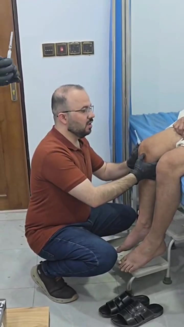 حقن المفصل الموضعيه من العلاجات المهمه لمرضى المفاصل والسوفان وخشونة المفصل ..
تكون على عدة،انواع مثل حقن الكورتيزون وحقن الهايلورونك اسد وحقن البلازما..

وتعتبر من العلاجات المهمه لمرضى المفاصل والسوفان وخشونة المفصل لاانها تقلل الاعتماد على المسكنات وبقية العلاجات وايضا تساعد في حركة المفصل وجودة الحياة ...

تحقن جميعها وحسب الحاجة الطبيه بااشراف الدكتور الاختصاص أحمد قاسم أرناؤوط اختصاص أمراض المفاصل والفقرات في مجمع المسك الطبي 

مجاور صيدلية الكفل العلمية 
رقم الحجز ***********
