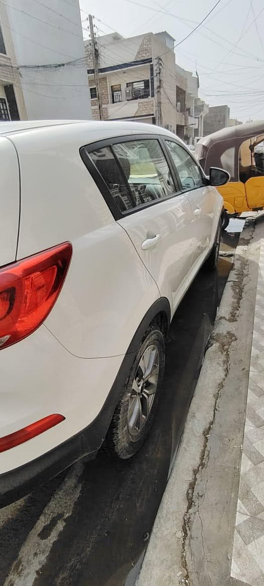 السلام عليكم عندي سبورتج موديل 2015 امريكي كلين بدون صبغ لون ابيض بدون ايرباك حجم المكينه 2400 رقم بغداد السياره جديده ماشيه 75 اسبير منازل السعر 140 ورقه وبيها مجال بسيط مكان السياره بغداد شهداء البياع رقم الهاتف ***********
