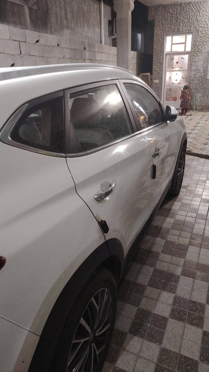 السلام عليكم توسان موديل2020 شركة الگاصد داخل جلد لونين وصاج وكشنين كهرباء وخمس عدسات ولدات ترحيب بصمات أبواب وبصمه تشغيل والشباك لكزز  وهاند بريك رجل. دوسه وباقي المواصفات المعروفه السعر 205 وخابر ويتدلل ***********
