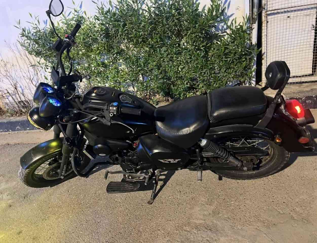 للبيع هارلي كوري موديل 2016 مرقمه انكليزي وكامله تحويل ثاني يوم سعة المحرك 250 بعدها زيرو ماشية  1400km فقط
تجي تفحص بنفسك وتاخذها
 السعر 23 ورقة وبيها مجال
مستعجل على بيعتها 
اريد اخذلي سيارة  
مكانها بغداد وهذا رقمي للتواصل ***********
