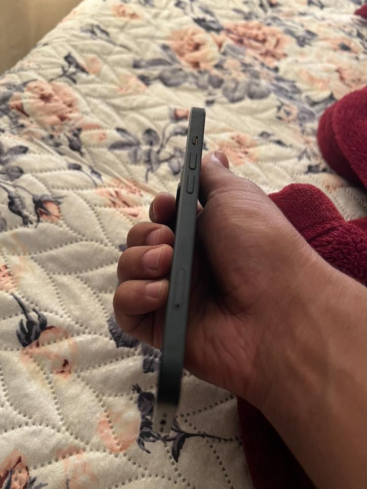 ايفون ١٣  للبيع.
***********
