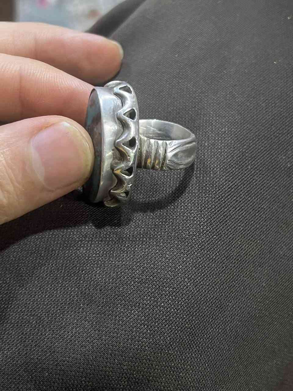 بس الفضه تسواله 200ومحبس ماعرفله اني وريد ابيعه شراي يتصل***********
