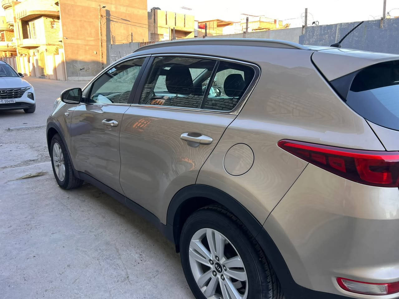 السلام عليكم كيا سبورتج رقم اربيل سنويه جديده وارد خليجي كندي ماشيه 190 الف محرك 1600 gdi بيهه تفاصيل موضحه بالصوره للاستفسار خاص او ***********
