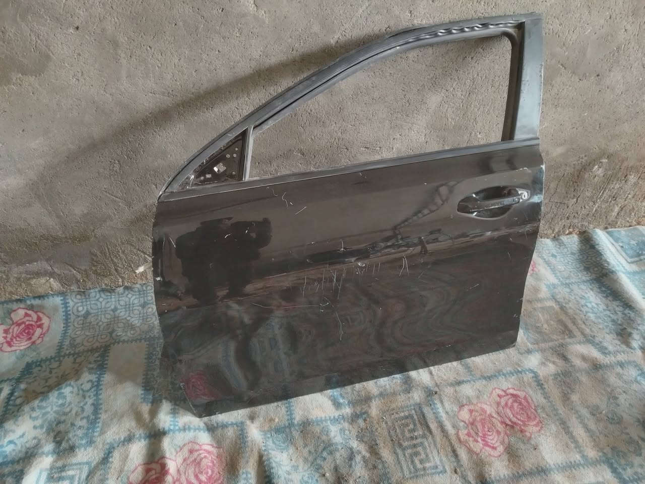 للبيع ابوب فورتي ٢٤ اي شي تحتاج منهن ابيع مع الدوس الابواب بيهم اضرار بصيطه الي يفيده يتصل ***********
