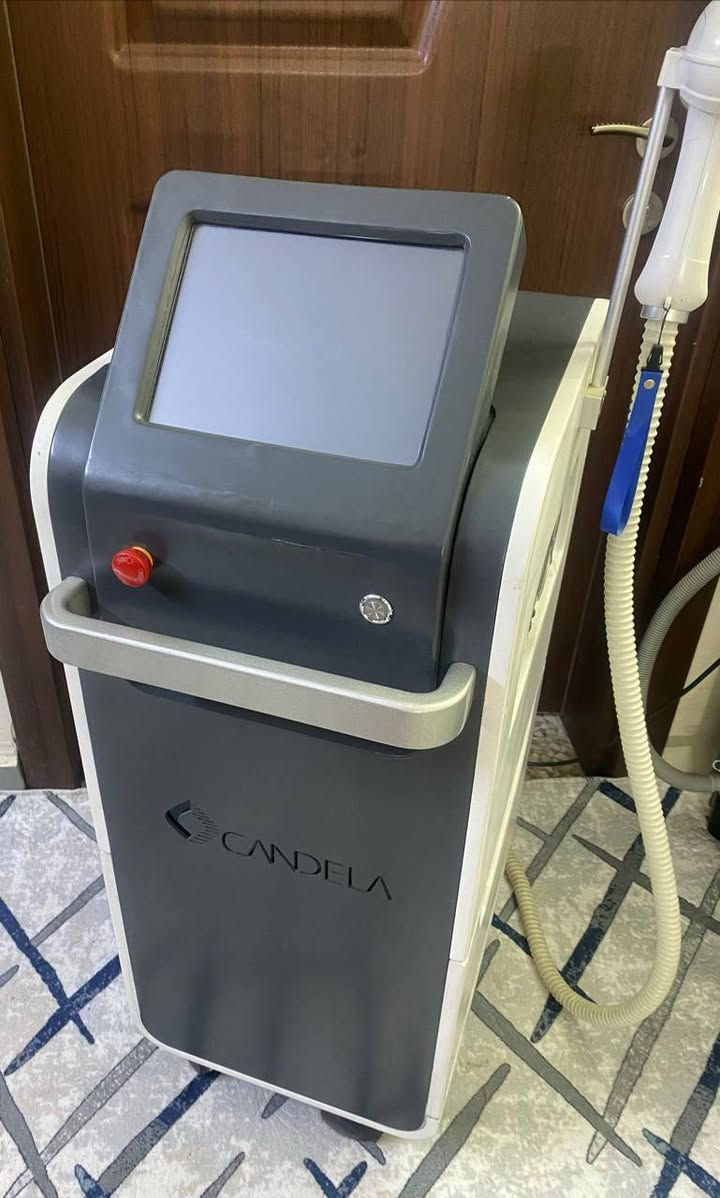 جهاز ازالة الشعر بالليزر كانديلا الثلجي الاصدار الجديد 
مستعمل قليل 50 مليون ضربة 
يعمل على تبيض المنطقة بشكل بسيط ويعالج جلد الاوزة 
الفرق من اول جلسة 
للاستفسار ***********
