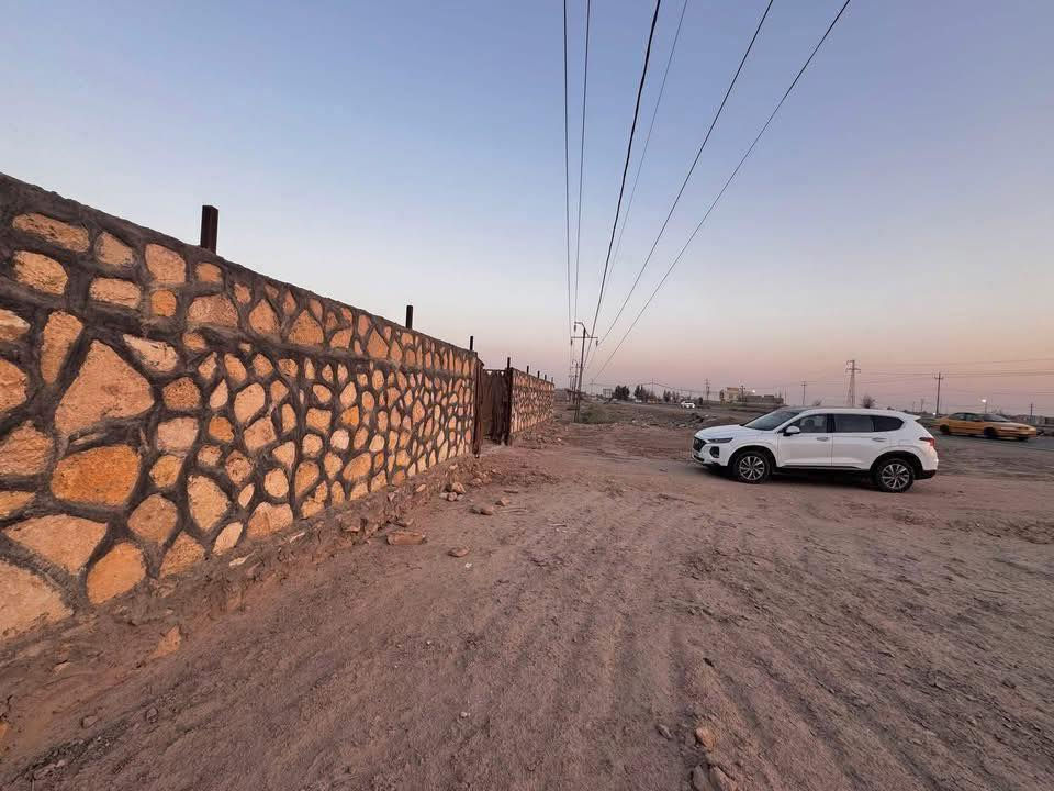 #دار_للبيع 🔺العنوان:-الديوانية طريق الدغاره مباشر ع الشارع العام قبل جامع زبيد مساحه نص دونم 1250متر
🔺نوع العقار زراعي سند 25 مداور مباشر 
🔺البناء 180متر الباقي مساحه حديقه 
🔺يحتوي ع غرفتين وصاله كبيره ومطبخ وصحيات 
🔺البناء درجه اولى 
🔺كاع حلوه ومكان ع شارع عام يصلح سكن 
—————————
▪️ #نستقبل_جميع_عروضكم
———————————————————
🔺#للاستفسار الاتصال ع الأرقام التالية 
 ***********📲 
http://wa.me/+964*********** 📲  
—————————————————————
او زيارة مكتبنا
🔺مكتب دره المشرق للاستثمار والتطوير العقاري 
🔺العنوان:-حي الجزائر الشارع العام مقابيل مطعم باسم ابو المحشي
