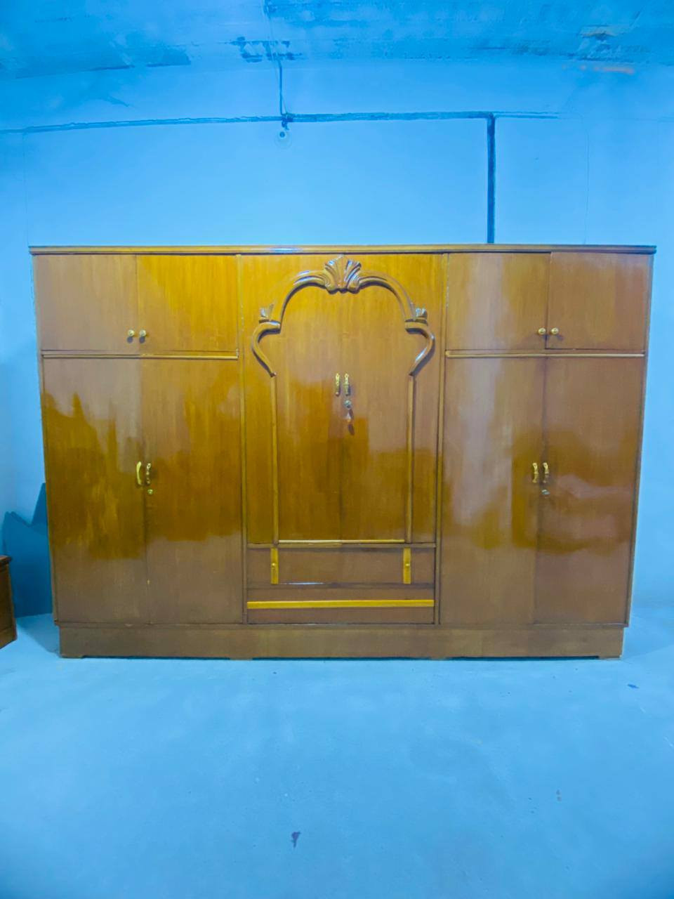 غرفه صاج سته باب وملحق مستعمله نظيفه السعر 500 ألف العنوان العزيزيه/***********/ يوجد واتساب وماسنجر وتوصيل بل الاجره
