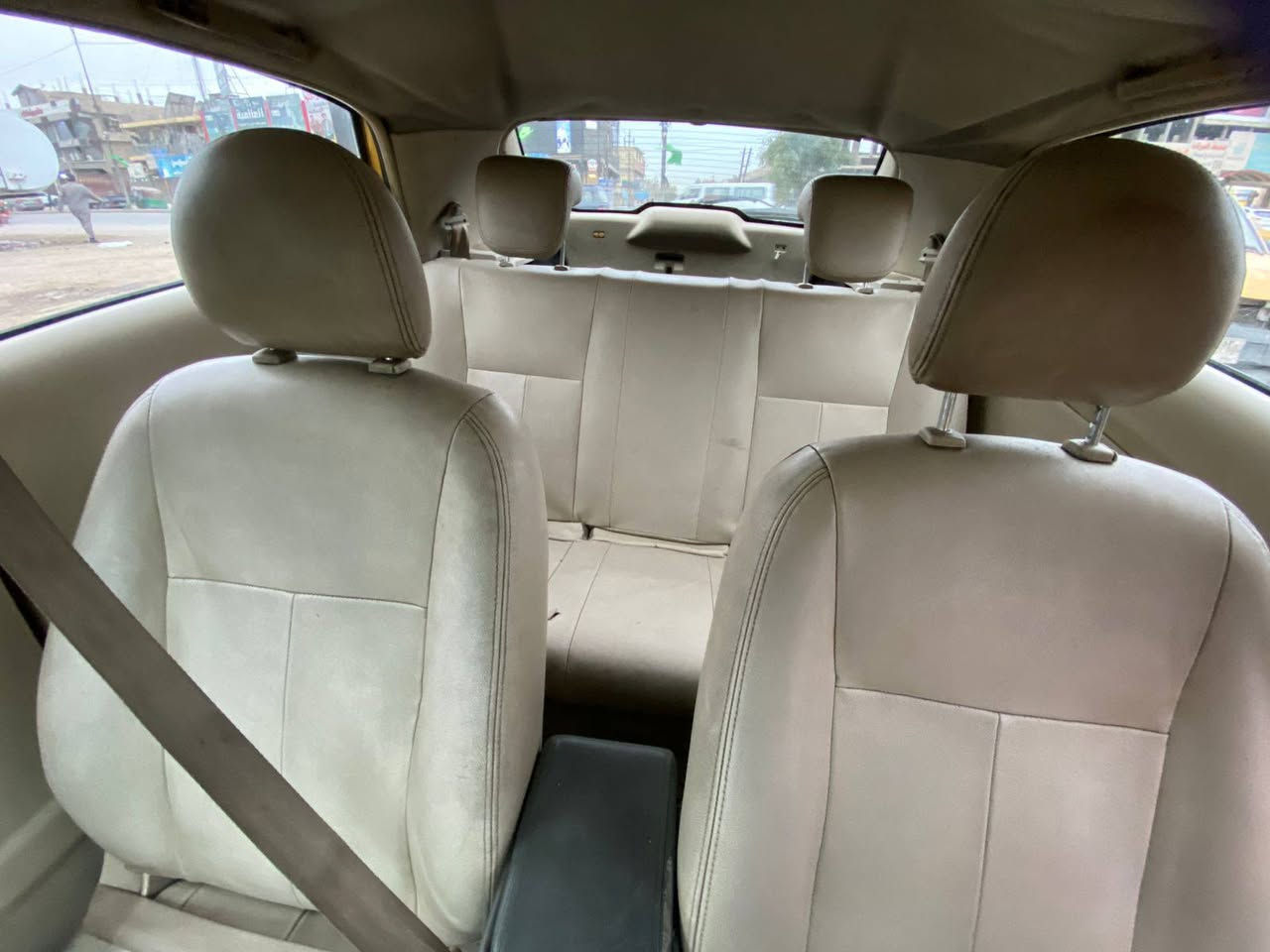 شيري فلاوين مكينه وكير كورلا ياباني اوتماتيك 
 سياره كله بلاديه من الدعاميه للدعاميه برغي ممفتوح بيها جاهزه مجهزه 
حساسات كلها شغاله 
كهربائيات 
ترايك وين متريد 
والسياره شرط السونار 
بس بيها رصعتين بل باب 
دواخلها جلد 
هيئه غرامه مصفره 
ارقام انكليزي 
سياره مال بيت 
سعر 37 وبيها مجال للطيبين 
مكاني بغداد العبيدي 
***********
***********
