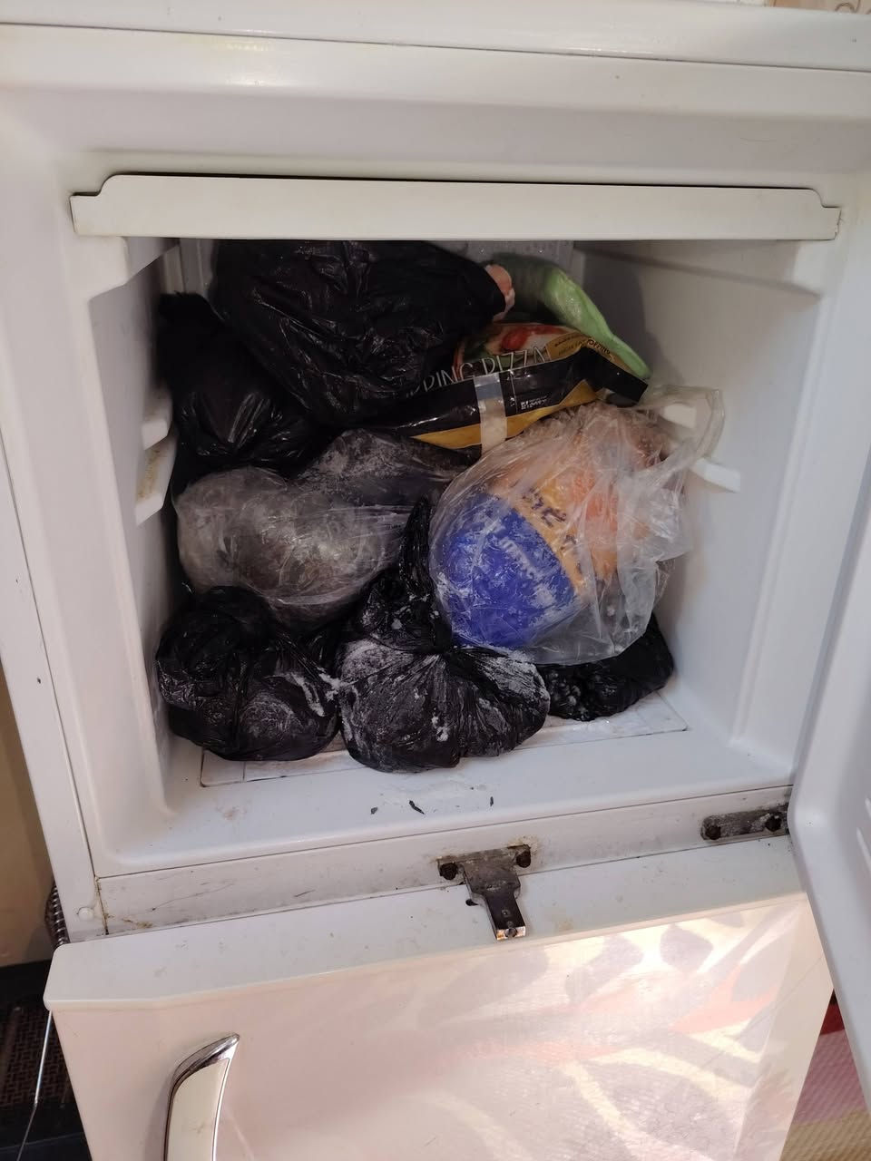 ثلاجه كينود حيل نضيفه وتجميدها راقي للعم اني بس علوطني اشغلها وهاذا تجميدها السعر اتصل ودلل العنوان حي الأنتصار قرب اسواق الحسام
***********
***********
