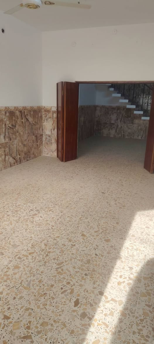 سلام عليكم بيت البيع طابو صرف شرط تحويل مباشر مساحه 150متر واجه7ونص ونزال 20 خدمات كامله ماي كهرباء مجاري  يحتوي 4منام وستقبال ومطبخ ومساحه درج حمامات داخل وخارج  مكان 78سعر خاص الاستفسار على رقم ***********
