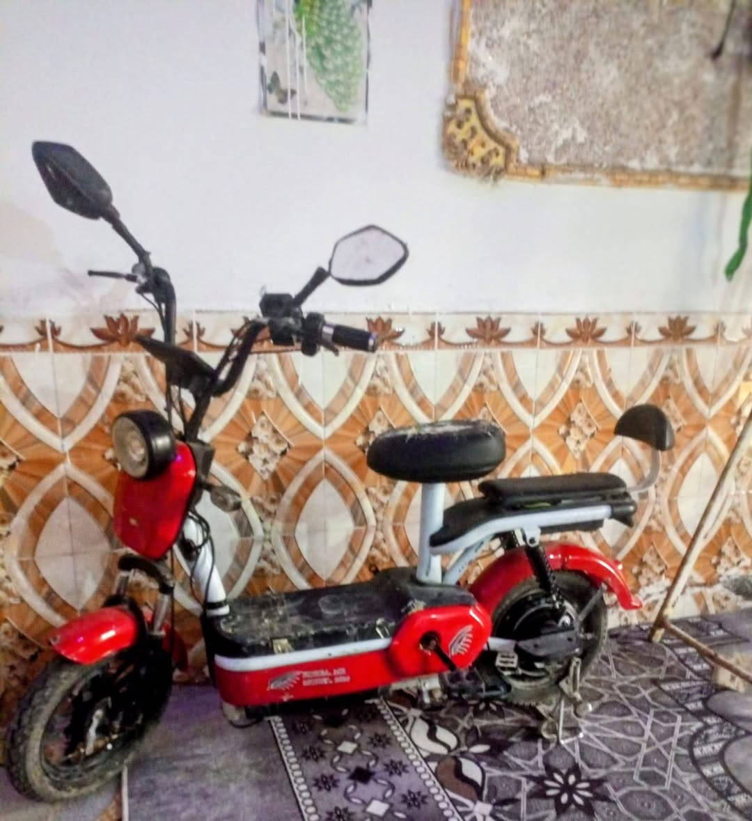 سلام عليكم دراجه شحن حجم 14 الدراجه نضيفه بطاريات جدجد السعر 225 وبيه مجال رقم الاجهاز *********** متواجد واتساب
