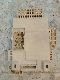 قاعدة فيوزات اصلية النترة 23 شرط الفحص السعر 100الف 07716650933 مكان ب...