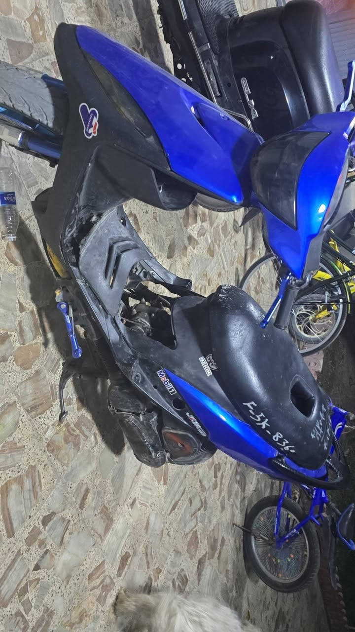 ماكس عدله 2006
الدراجه تاركها وجاي ارتب بيها المكينه مبدل بيها بس ولف واحد 

الصالنصه عندي حلزوني (اصليه)
كشن ابو الفتحه اذا تريده او انطيك كشن بلادي
صدر رياضي قزم 
فج وصينيه اربعه بستم
كهربائياتها كلها جديده والدراجه ناعمه وشرط الفحص اذا ماعجبتك مرجوعه
 السعر 700 وبيها مجال للاستفسار خاص او ***********
