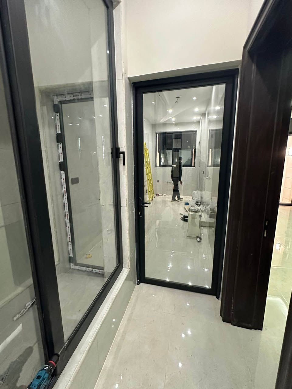 ابو هاجر لكافه اعمال الالمنيوم شغل درجه اولى وبي ضمان للأستفسار راسل او اتصل
*********** بغداد, العراق
