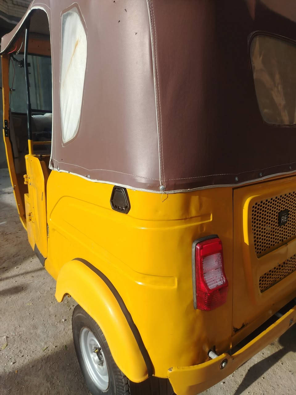 تكتك باجات 2021 شهر 9 رقم وسنويه بس الوحات استلمهن مكينه مجفته تجفيت شركه والبدي شوف العين بيه طخات وبيه صبغ بل صفاح  مو حار  تجي وتشوف سعر 6 500 وبيه مجال ***********
