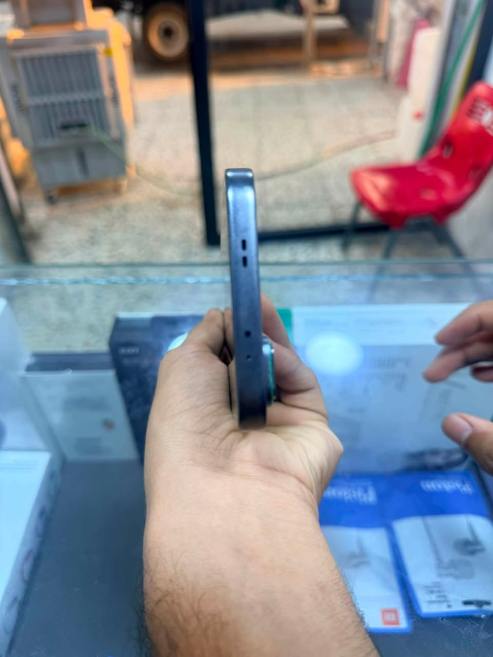 للبيع: وحش الألعاب وعملاق الأجهزة Infinix GT 30 Pro 💥🔥
إذا تدور على جهاز يجمع بين القوة المطلوبة، الأداء الجبار، والنظافة الفول... فهذا الخيار المثالي إلك! 👑🎮
✨ مواصفات ونظافة الوحش:
 💎 النظافة: 99% (أخو الجديد تماماً، خالي من أي شخط أو عيب).
 👤 الاستخدام: استخدام شخصي خفيف جداً ومحافظ عليه بشكل ممتاز.
 💾 الذاكرة: 256 جيجابايت (مساحة عملاقة تكفيك للألعاب الثقيلة والتطبيقات).
 🚀 الرام: 12 جيجابايت + توسعة 6 جيجابايت إضافية (المجموع 18 جيجابايت – أداء طيارة وسلاسة فائقة!).
 🔋 البطارية: فول 100% وتدوم وياك ليوم كامل حتى مع الاستخدام الثقيل.
🎮 مميزات الجيمينج الخارقة:
 🎯 شفتات ببجي مدمجة: شفتات ألعاب مدمجة بالجهاز تنطيك أفضلية وسرعة استجابة خيالية باللعب! 🔫🕹️
 💡 إضاءة خلفية مميزة: تصميم جبار مع إضاءة خلفية (RGB) تنطيك مظهر ألعاب فخم وعصري يجذب العين! ✨
🎯 ليش هذا الجهاز بالذات؟
تصميم عصري وجريء، شاشة بسلاسة فائقة، ومعالج قوي ينطيك أفضل تجربة ألعاب ومهام يومية بدون أي تقطيع! ⚡
📦 الملحقات: (وياه فقط الشاحنة الاصلية)
📍 المكان: (بغداد-الكمالية)
الرقم : *********** واتساب فقط

السعر جداً مناسب 350 الف قفل 🔐
