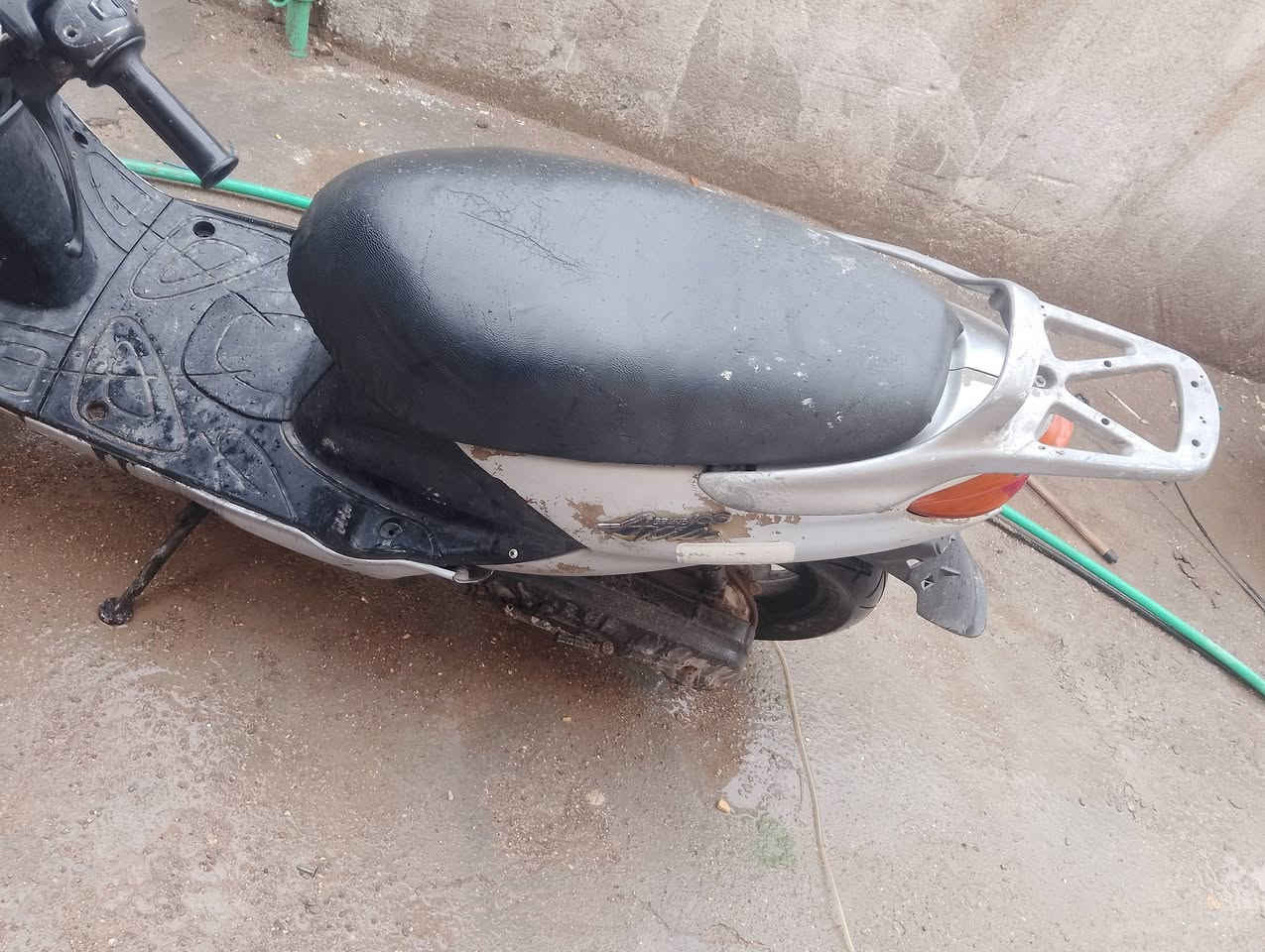 سلام عليكم دراجه اكزز للبيع او مراوس وانطي فرق كلشي مابيها قبل 3 ايام بدلت اكسل  سلف هندر قفل ستيرن وصندوق دراجه كلشي مابيها سعر 250 قفل عنوان ابو الخصيب دورة ام زباله رقم ***********
