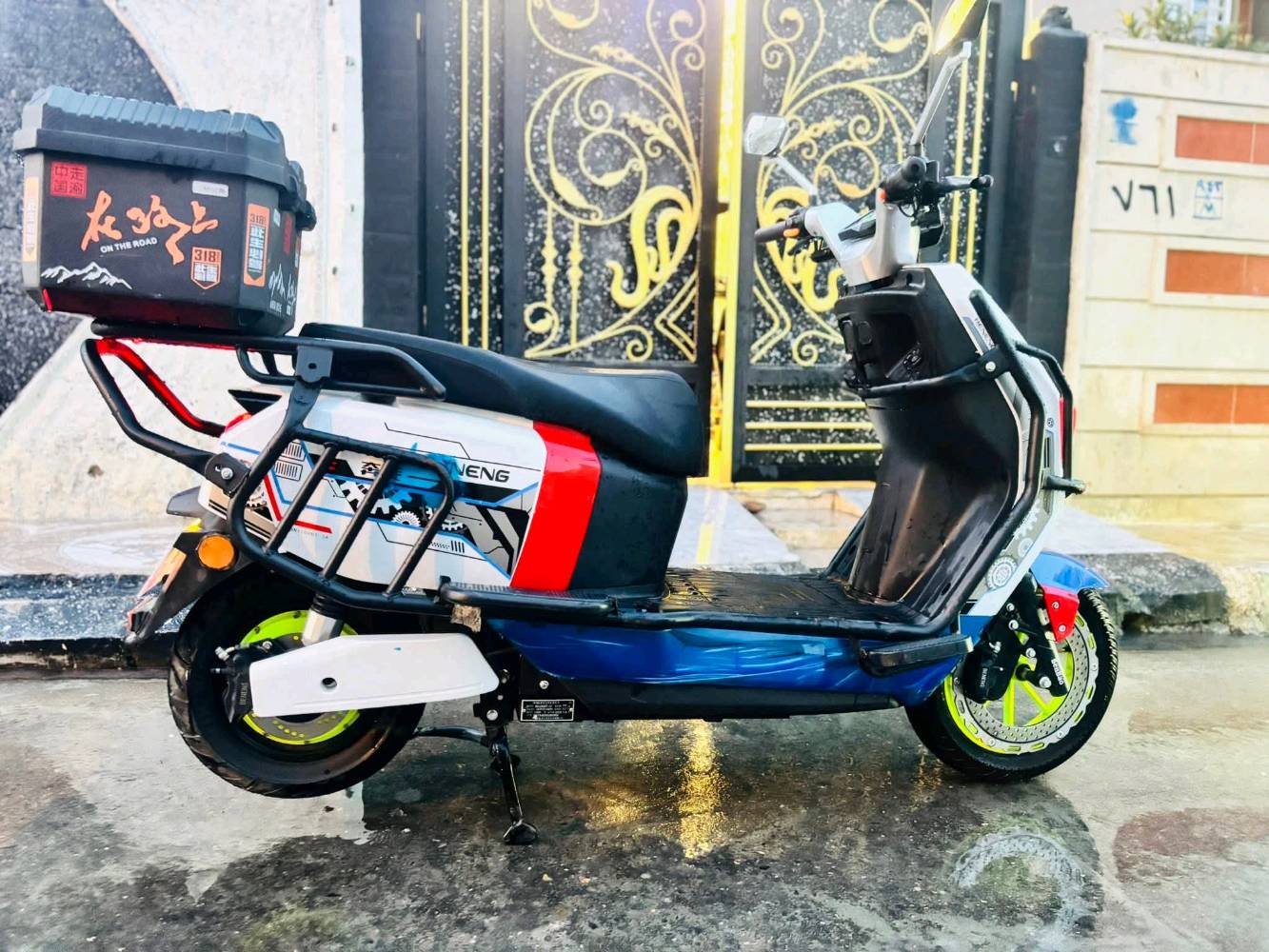 🚨 فرصة ذهبية لأصحاب المشاريع والتوصيل 🚨
🔥 دراجة شحن كهربائية – زيرو وكالة – أداء قوي ومضمون 🔥

إذا تبحث عن وسيلة عمل اقتصادية وتدخل ربح يومي… هذه الدراجة هي الخيار المثالي 💯

✅ استعمال: زيرو كيلو – جديدة بالكامل
✅ تحتوي على 6 بطاريات حجم كبير (مسطرة)
✅ تمشي أكثر من 70 كم بالشحنة الواحدة
✅ قوة عالية تتحمل الشحن الثقيل والعمل المستمر
✅ صندوق خلفي كبير مناسب لأعمال التوصيل والطلبات
✅ إنارة LED قوية للقيادة الليلية
✅ هيكل متين وثبات عالي على الطريق
✅ اقتصادية جداً وتوفر صرف البنزين بالكامل
✅ جاهزة للعمل فوراً بدون أي صرف أو تصليح

💼 مناسبة لـ:
• شركات التوصيل
• المطاعم
• المحلات
• المشاريع الصغيرة
• الاستخدام الشخصي والعمل اليومي

📍 الدراجة نظيفة جداً وحالة الوكالة
💰 السعر: (يحدد عند الجدية)

📞 للحجز والاستفسار راسل خاص أو اتصل على الرقم: (*********** )  واتساب فقط والاتصال (***********)
🚀 داخل ضمان موجوده في المعرض تأخذه مع ضمان بطاريات وعقل وعقد يتوقع بيناتنه
