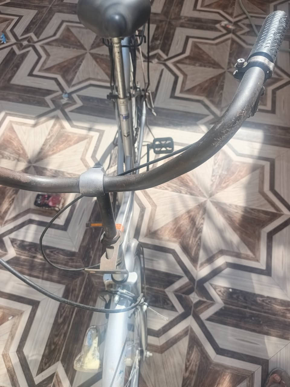 سلام عليكم بايسكل للبيع نضيف باله حجم 26 سعر ٦٠ وبي مجال تواصل ع رقم ***********
