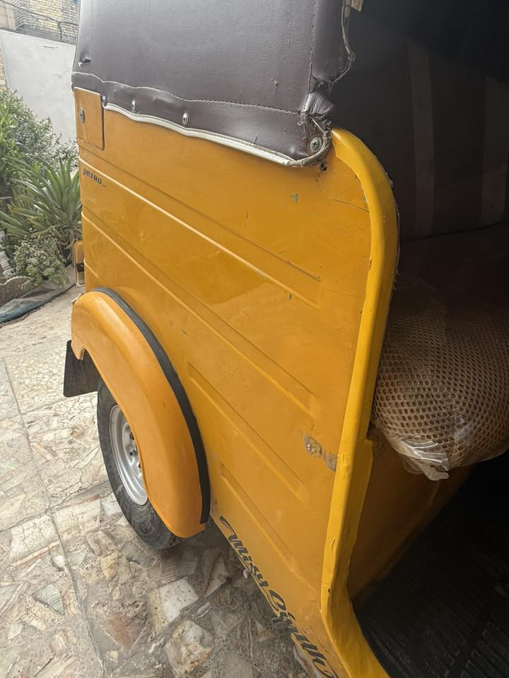 عشرين رقم وسنويه تحويل ثاني يوم مكينه بوشه وبستم كشرر نضيف  سعرر 6450وبيهه مجال للستفسار *********** 
بغداد ر ئاسه العبيدي
