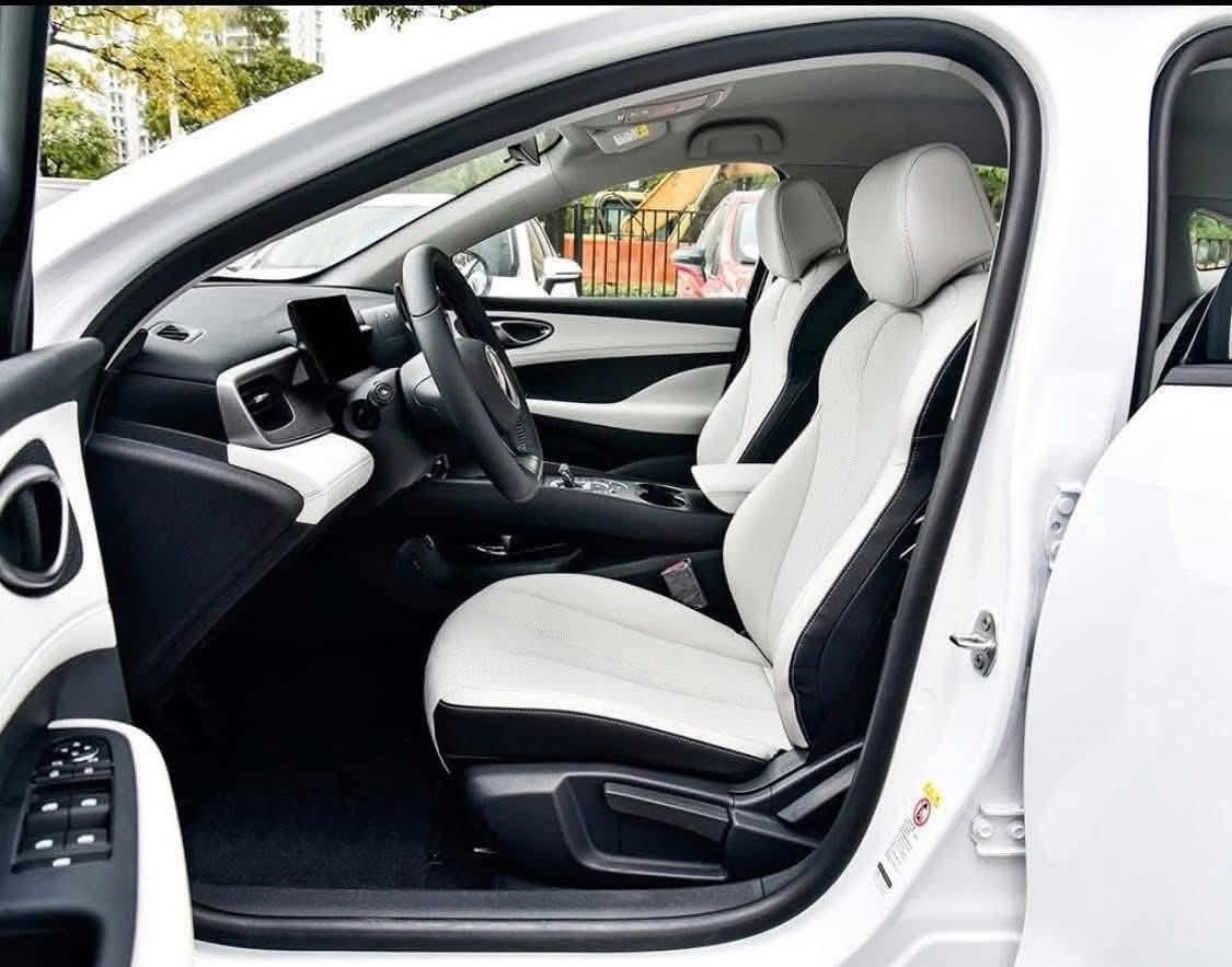 السلام عليكم 
سيل 5 البيع ابيضّ داخل ابيضّ 
سياره مرقمه وبسمي جاهزه ماشيه 3000
سياره عارضها با 18 مليون وبيها شي بسيط حك الجيه 
مكاني البلديات 
***********
