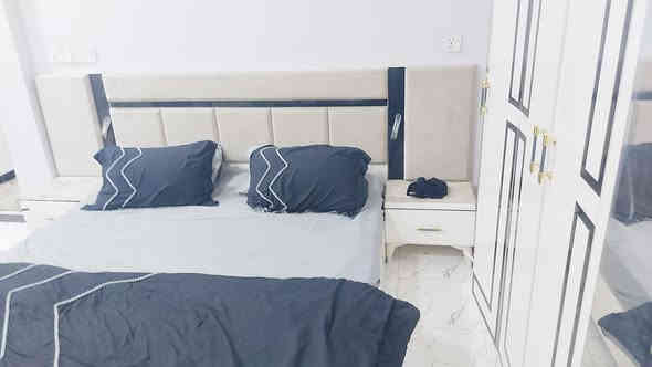 غرفة نوم لبيع ٩ قطع جديدة اي خدش مافيها السعر ٨٠٠ لاستفسار اتصال *********** مكاني لدورة
