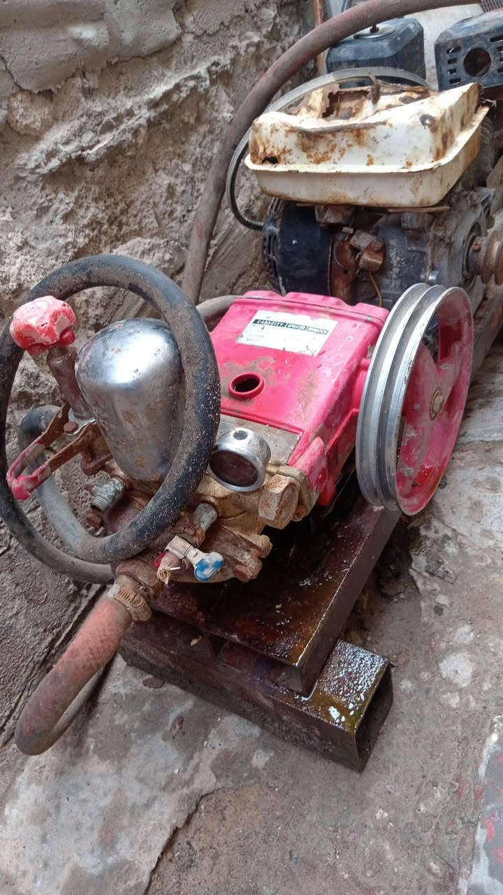 السلام عليكم عندي هاي مضخه إله البيع مكان نجف قرب ملعب الجديد سعر ٧٠ وبي مجال بس مولد ماله عاطل مضخه علا فحص ***********
