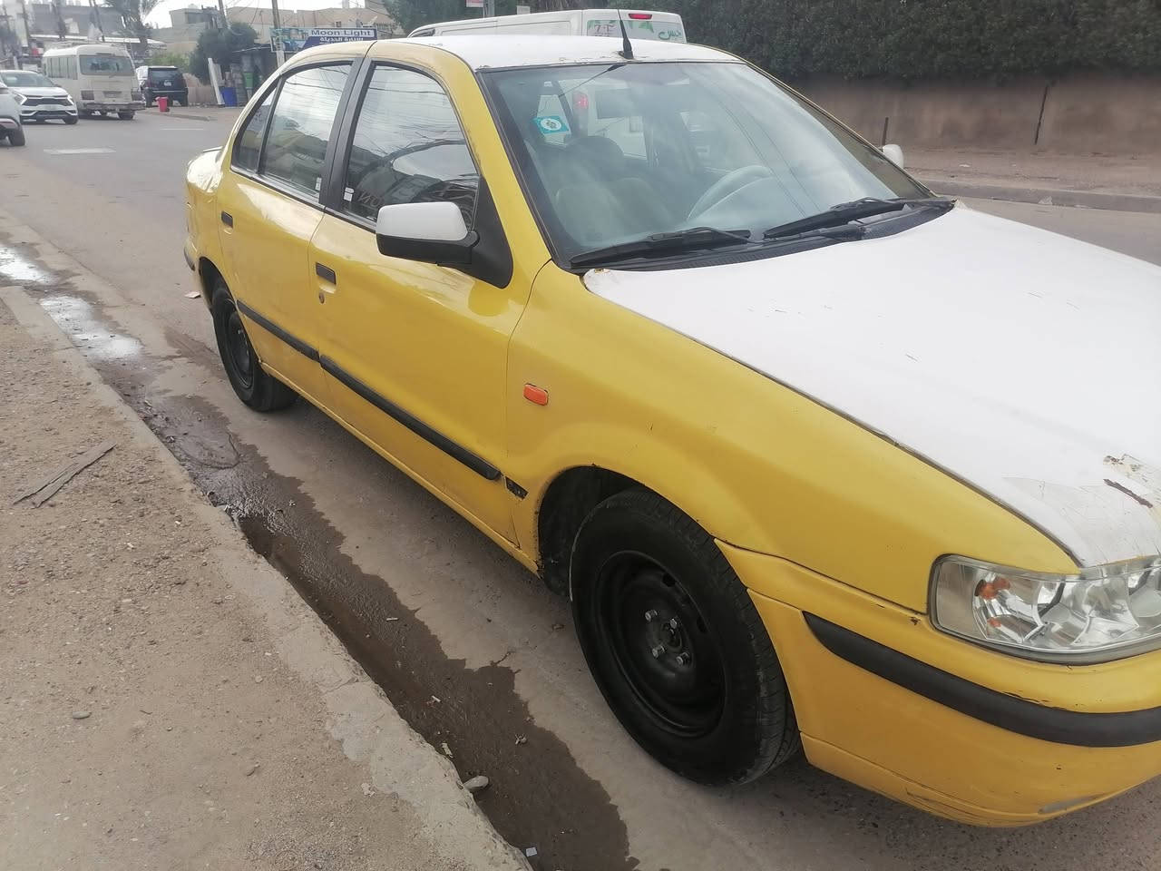 السلام عليكم سمند للبيع مكينه وكير وحداديه خيرمن الله هيئه وغرامات مصفره تحويل مباشر تبريد بس غاز شرط تخم تاير جديد السعر ٢٧ وبيه مجال قليل الشراي يتصل وبيه خير ودلل ***********
