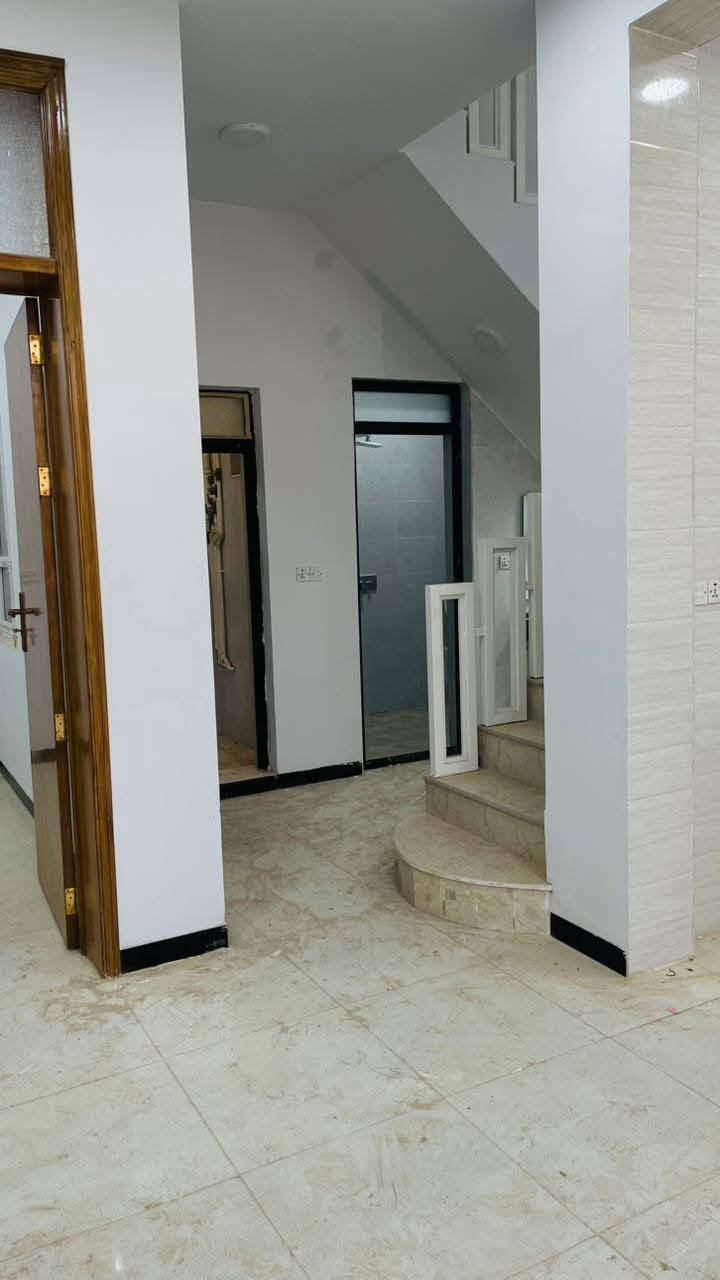 أللهم صل على محمد وعلى آل محمد
للبيع  
دار سكني  ١٠٠ متر وجه ١٠ في ١٠  متكون من ثلاث غرف ومحلقات كامله مطبخ صالة حولي و صحيات جوه وفوك   
عنوان الدار  القادسية الثانية    يرهم بيع ويرهم مراوس بقطعة   للإستفسار  التواصل  على الخاص او الاتصال  ***********_***********  او مراجعة المكتب  العنوان  الطارمية الشارع الرئيسي تقاطع شارع التدبير عمارة ابو صخر مكتب الرياض للعقار/ الطارمية   واهلا وسهلا
