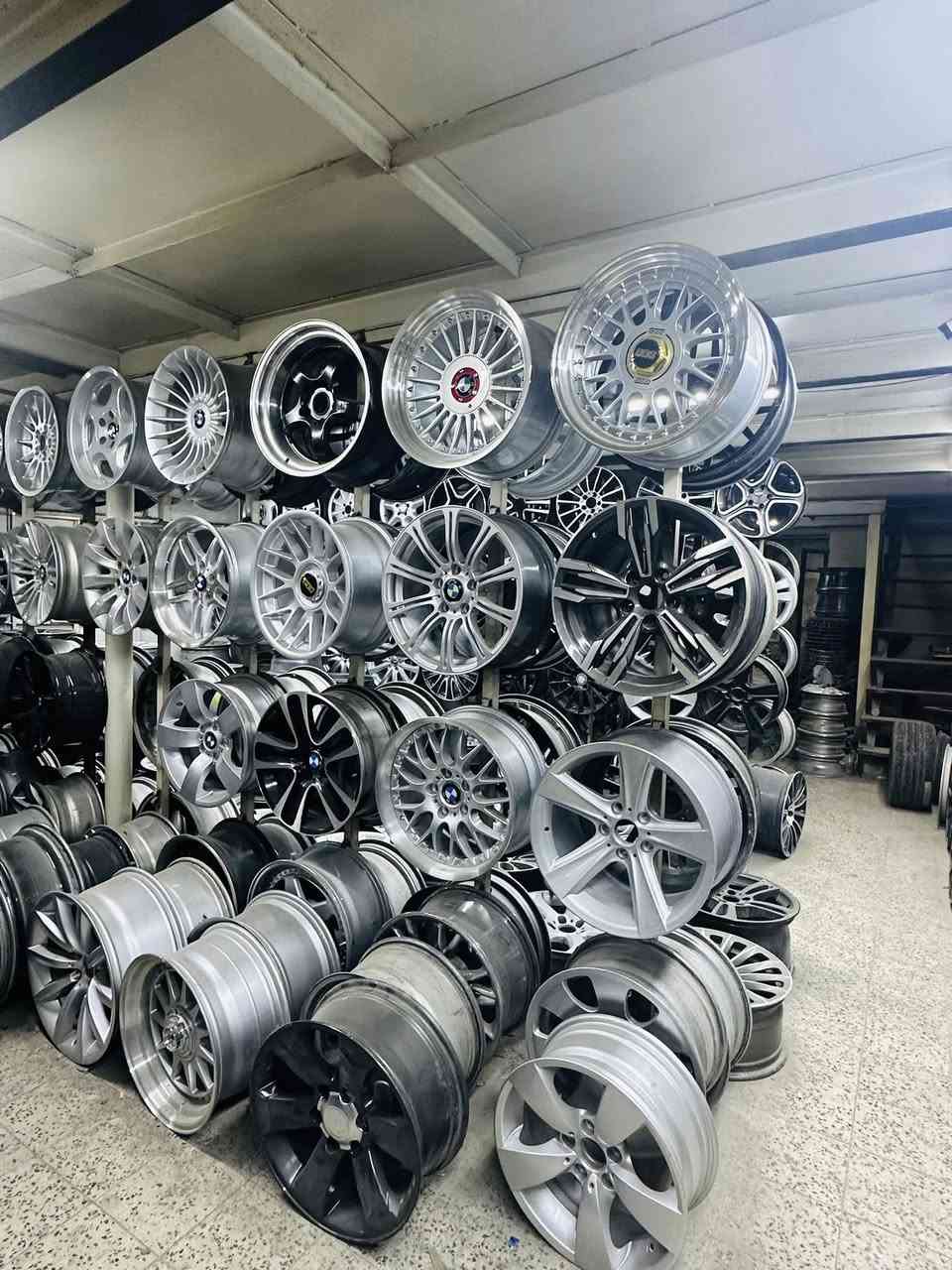 السلام عليكم
تخم البينا جديد قياس 17 تو سايز غير مستخدم 
سعر 300$ 
تخم bbs اصلي ون سايز شفة عريضة 375$ 
بغداد مجمع مشن تقاطع زيوت معرض الصفار يتوفر توصيل 
للاستفسار واتس اب ***********
