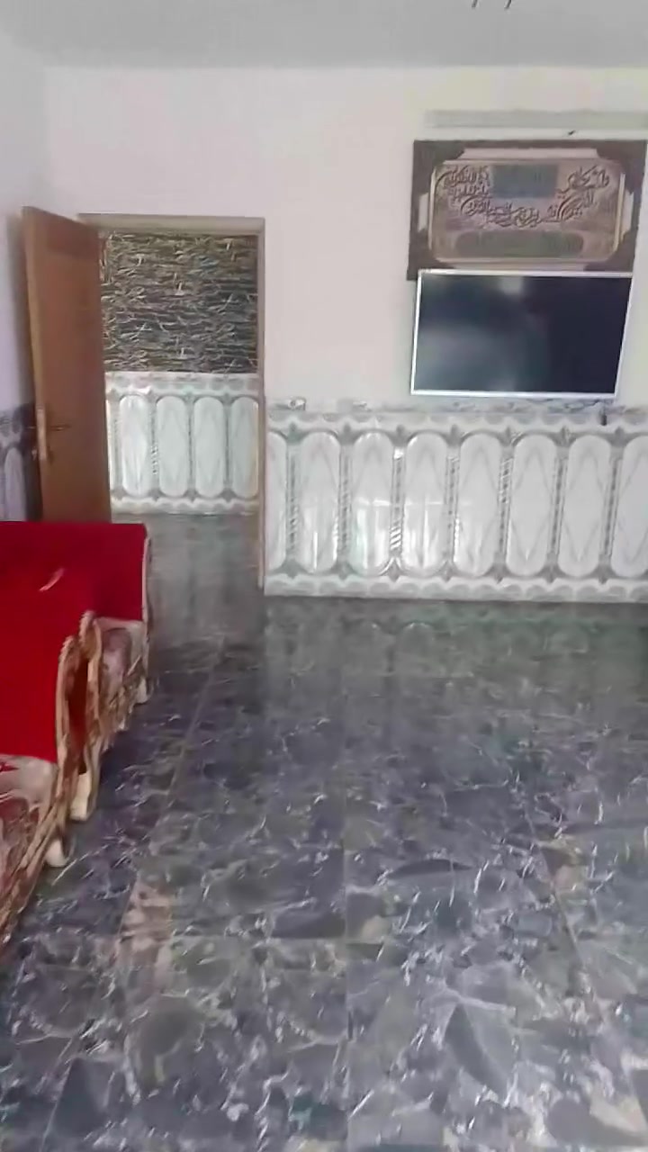 سلام عليكم دار للبيع مساحه ٣٠٠متر
٥غرف نوم 
استقبال ٧×٤
مطبخ ٥×٤
صحيات عدد٣داخلي وخارجي 
كراج يتسع سيارتين 
ترك جانبي على طول البيت بناء طابوك معمرجديد 
العنوان حي النضال خلف ابومجيد الكصاب (السعر ٧٣)بي مجال ***********مراوس حسب القناعه
