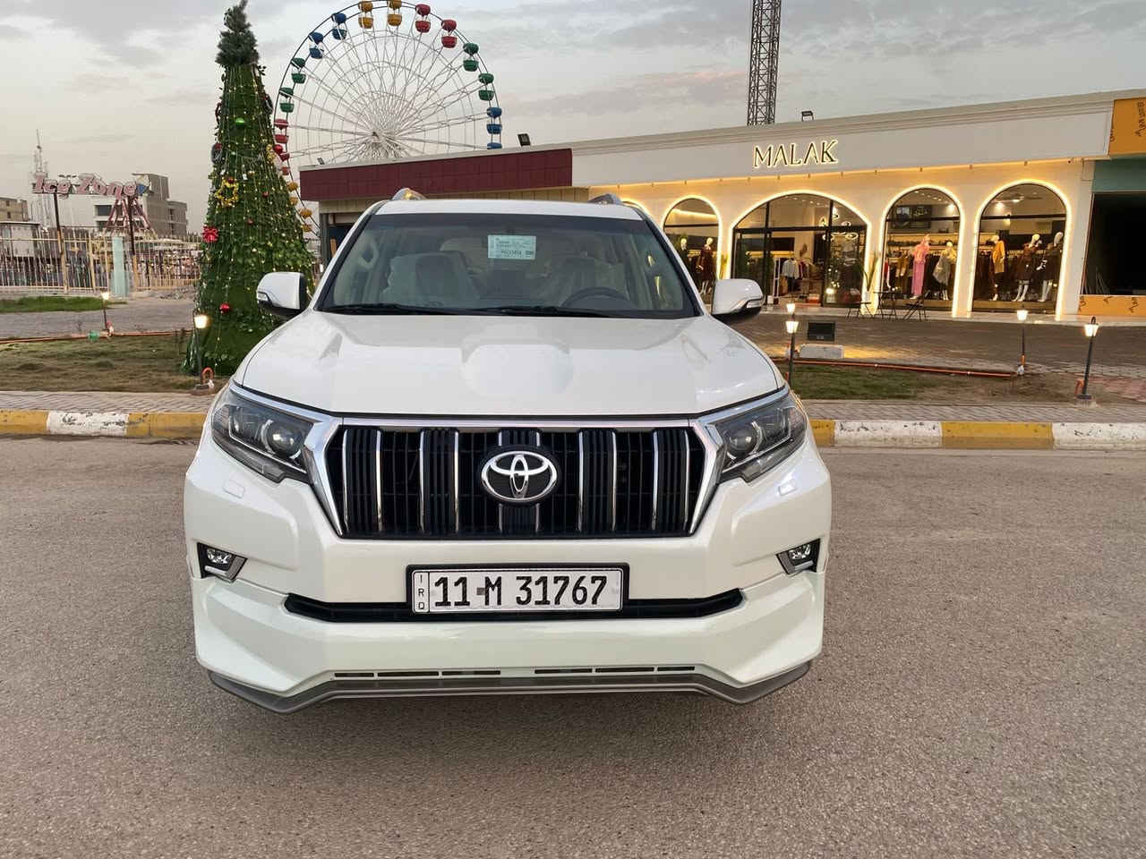 سلام عليكم برادو 2018 TXL
سيارة كفالة عامة عدة بيديار اصبع واحد صغير
ماشية 70الف حقيقي 
زراك لايت 
فتحة سقف 
اشاير بالمري 
مري قلاب 
تشغيل عن بعد
ثلاجة وصطية
كامرة خلفية 
حساسات 
رقم بغداد مشروع وطني بسمي 
سيارة جديدة لا حالوب ولا رصعات كفالة عامة 
السعر 385وبيهة مجال 
للاستفسار ***********
