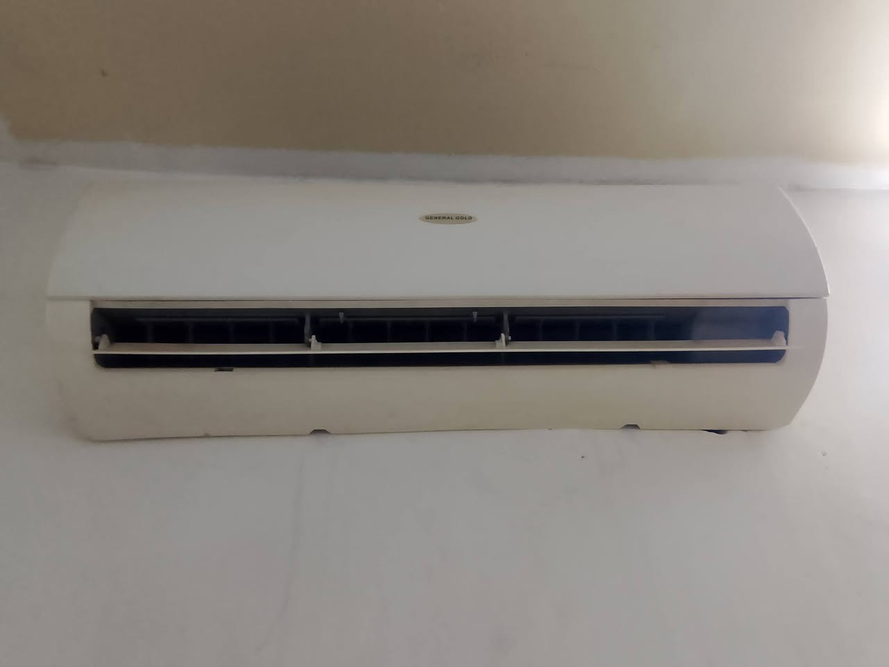للبيع سبلت جنرال طن ونص شرط شغال ***********
