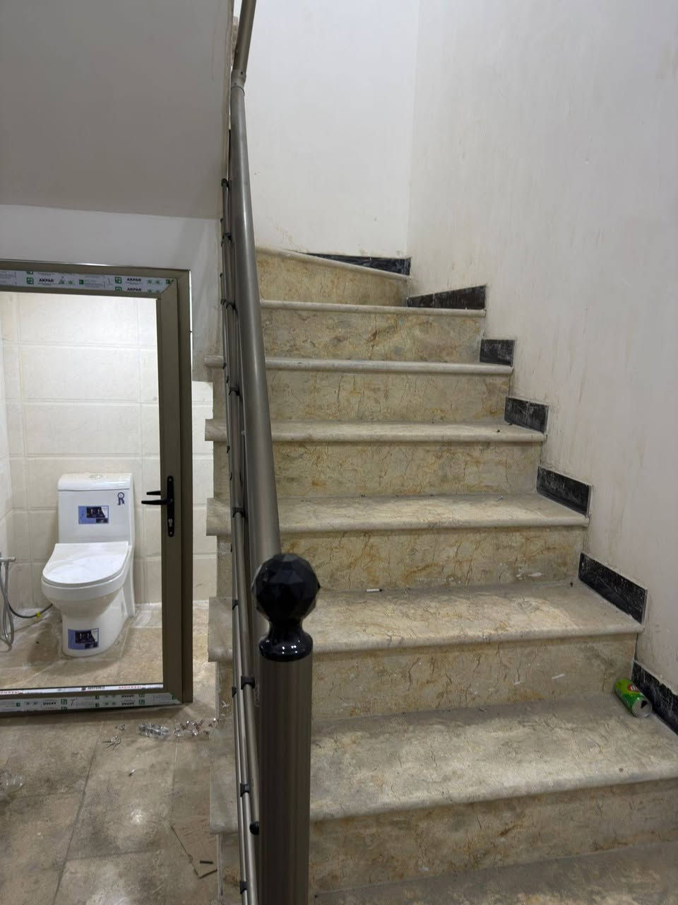 للايجار 
١. شقه الاسكان شارع مستشفى الطفل طابق ارضي تحتوي على غرفه وصاله الايجار الشهري ٦٥٠ الف.
2. شقه الأسكان شارع مستشفى الطفل طابق اول تحتوي على غرفتين وصاله ومطبخ سعر الإيجار الشهري ٧٠٠ الف.
٣. دار في حي الزهور خلف مستشفى الطفل مساحه ٩٠ متر طابقين نظيف يحتوي على ٣ غرف نوم وصاله مطبخ سعر الايجار الشهري ٨٥٠ الف. 
للاستفسار الاتصال على الرقم
***********
